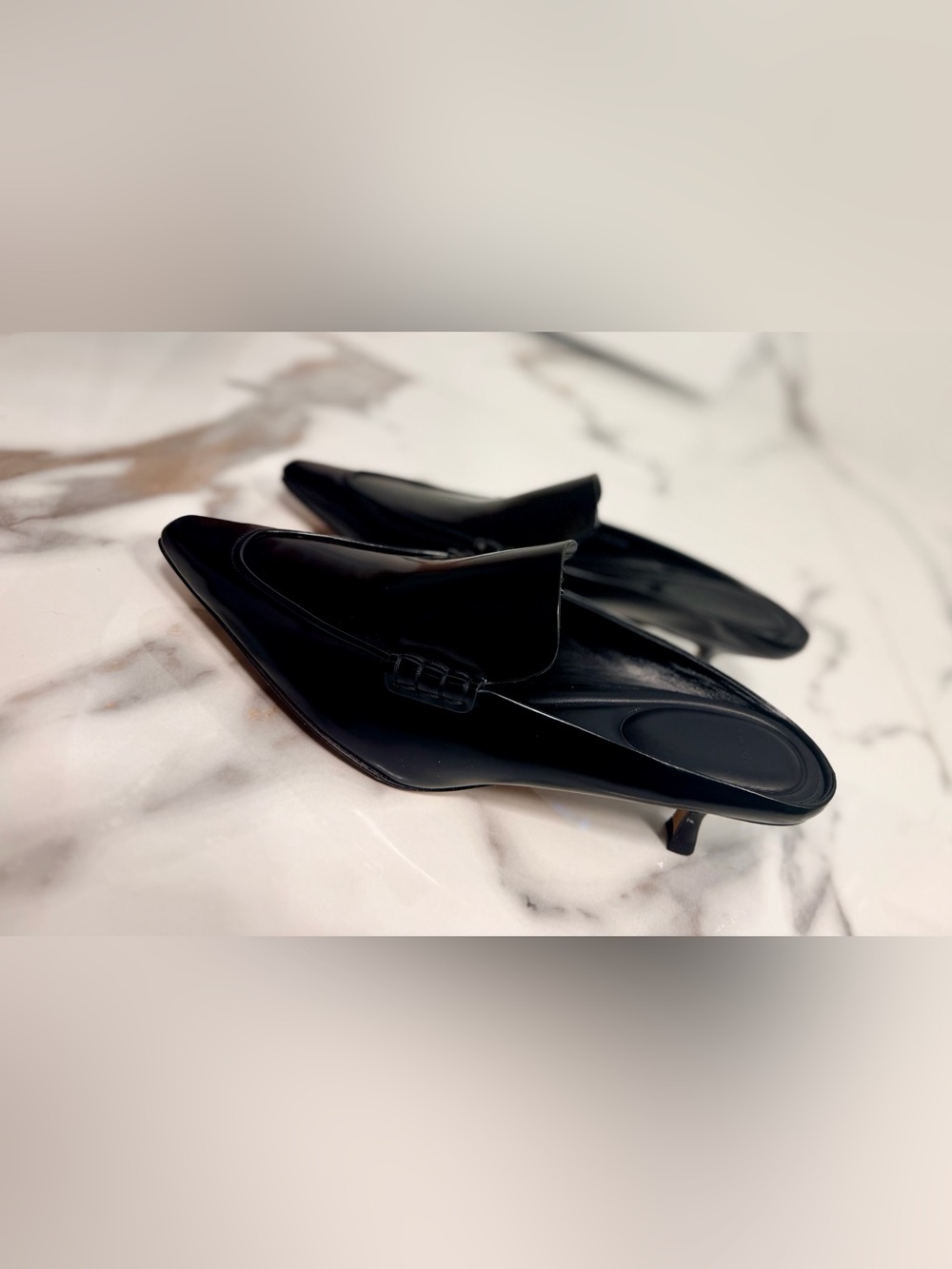 Vince Samy Pointed Toe Kitten Heel
Loafer Mule In Ganache EUC Size40 / US9 Black - Picture 4 of 12